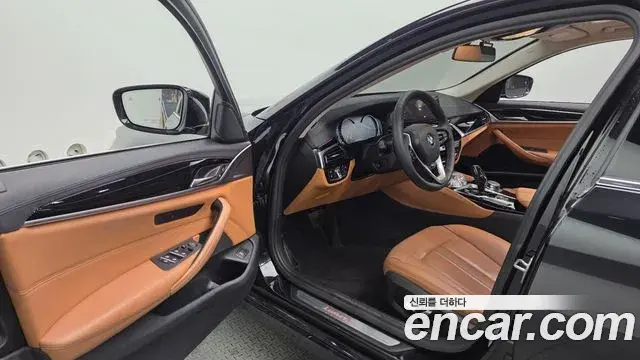 BMW 5 Series 2018 — ფოტო 9/20