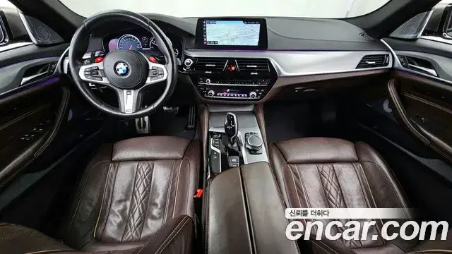 BMW 5 Series 2018 — ფოტო 8/20
