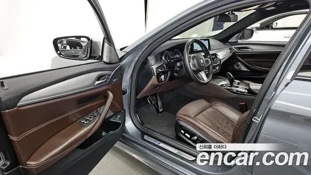 BMW 5 Series 2018 — ფოტო 9/20