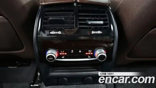 BMW 5 Series 2018 — ფოტო 15/20