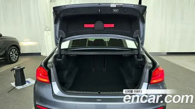 BMW 5 Series 2018 — ფოტო 4/20