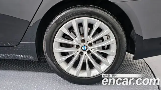 BMW 5 Series 2023 — Şəkil 2/34