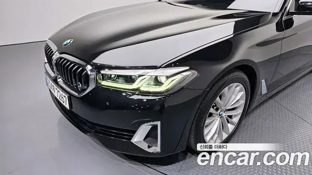 BMW 5 Series 2023 — Şəkil 24/34