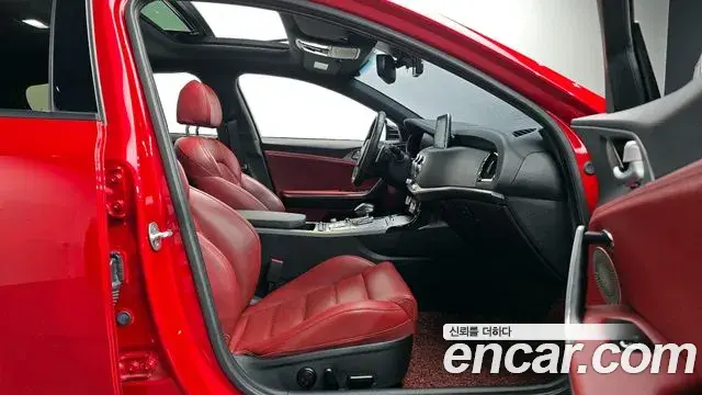 Kia Stinger 2019 — Şəkil 17/37