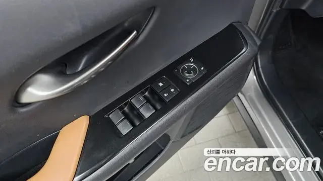 Lexus UX250h 2020 — Photo 1/20