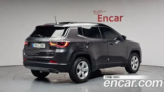 Jeep Compass 2021 — ფოტო 18/32