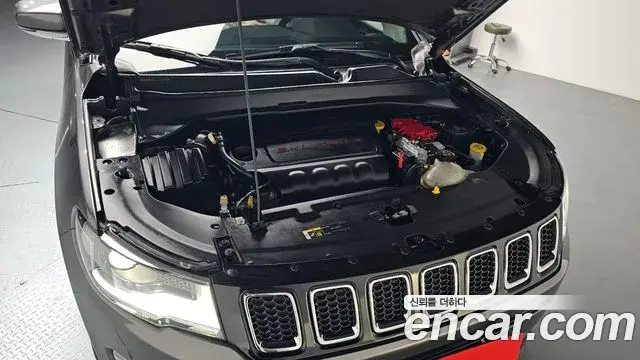 Jeep Compass 2021 — ფოტო 27/32