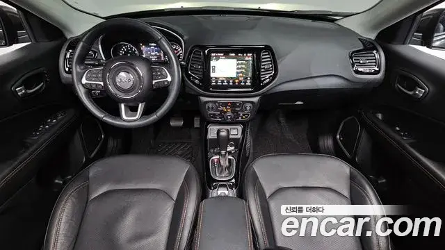 Jeep Compass 2021 — ფოტო 19/32
