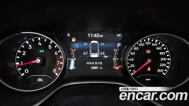 Jeep Compass 2021 — ფოტო 23/32