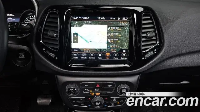 Jeep Compass 2021 — ფოტო 2/32