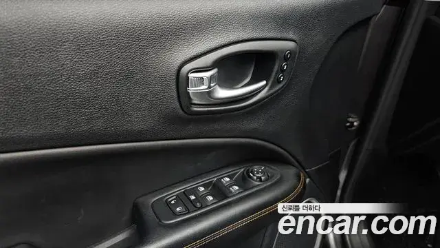 Jeep Compass 2021 — ფოტო 3/32