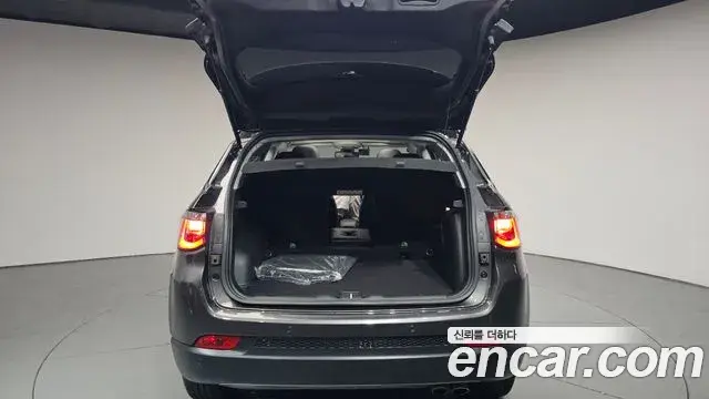 Jeep Compass 2021 — ფოტო 10/32