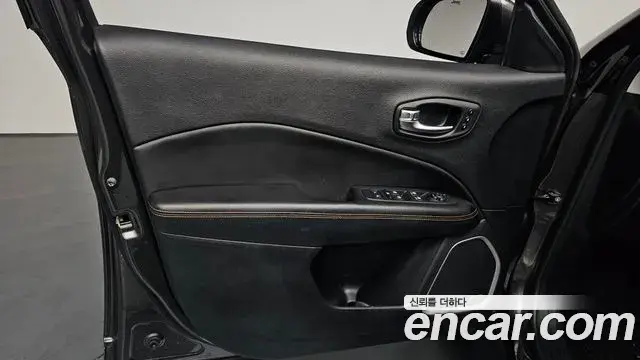 Jeep Compass 2021 — ფოტო 32/32
