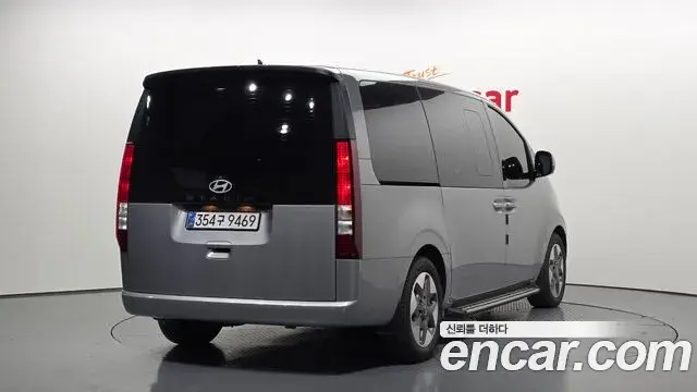Hyundai Staria 2025 — Şəkil 14/30