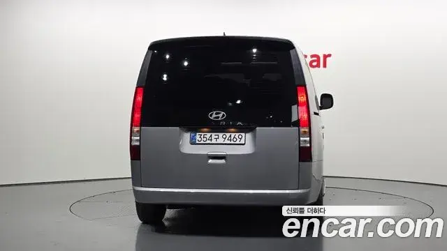 Hyundai Staria 2025 — Şəkil 19/30