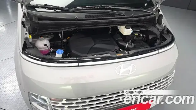 Hyundai Staria 2025 — Şəkil 25/30