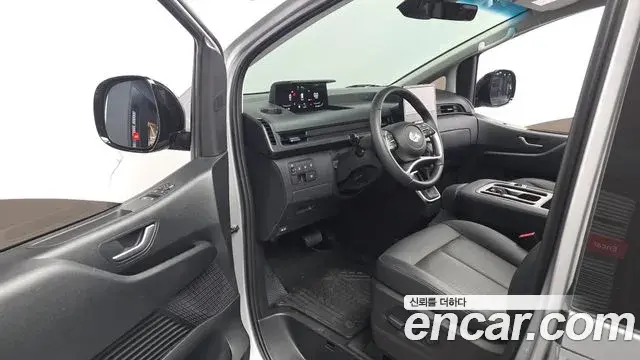 Hyundai Staria 2025 — Şəkil 27/30