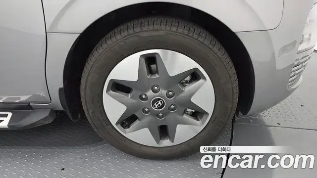 Hyundai Staria 2025 — Şəkil 3/30