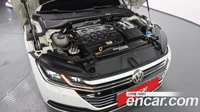 Volkswagen Arteon 2019 — Şəkil 25/35