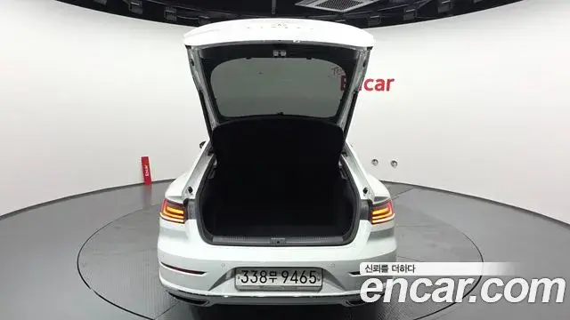 Volkswagen Arteon 2019 — Şəkil 16/35