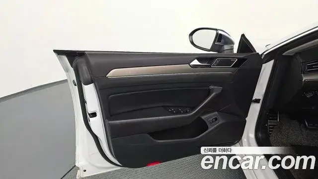 Volkswagen Arteon 2019 — Şəkil 33/35