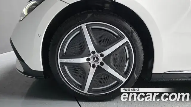 Mercedes-Benz EQE 2023 — Photo 15/20