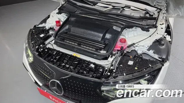Mercedes-Benz EQE 2023 — Photo 17/20