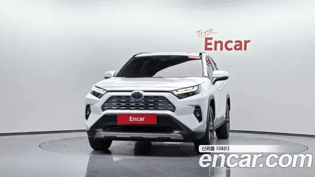 Toyota RAV4 2024 — ფოტო 18/33