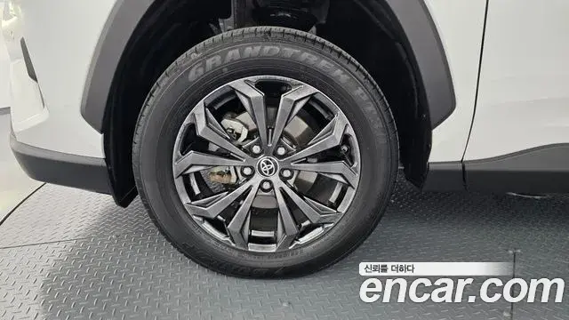 Toyota RAV4 2024 — ფოტო 19/33