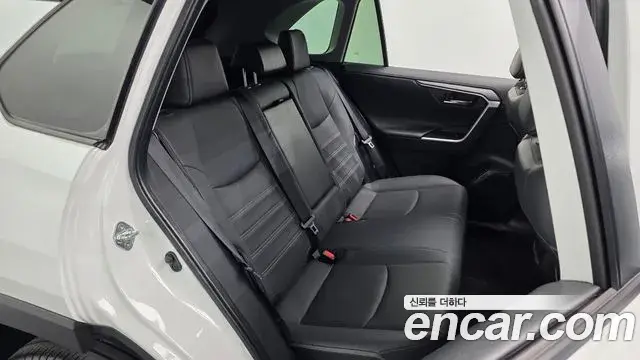 Toyota RAV4 2024 — ფოტო 7/33
