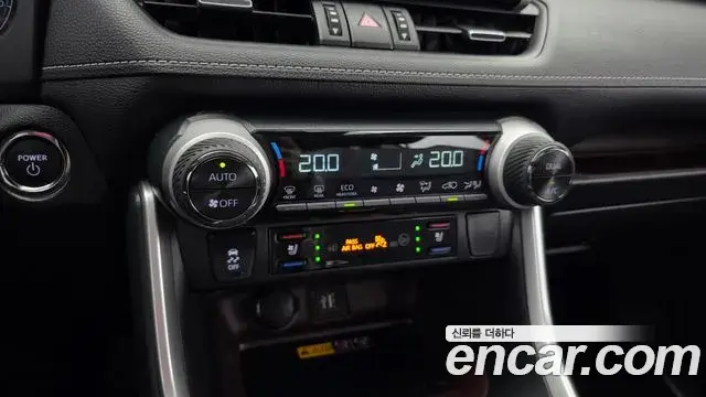 Toyota RAV4 2024 — ფოტო 10/33