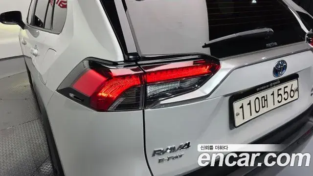 Toyota RAV4 2024 — ფოტო 5/33