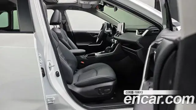 Toyota RAV4 2024 — ფოტო 25/33