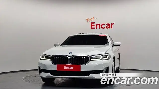 BMW 5 Series 2022 — Şəkil 1/36