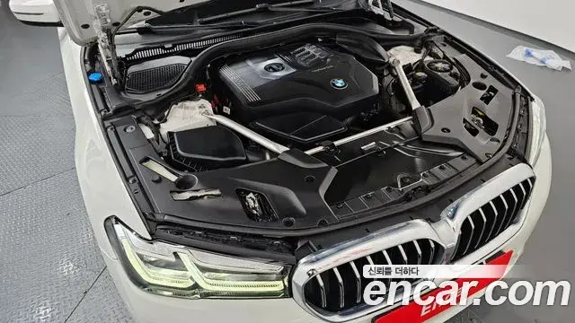BMW 5 Series 2022 — Şəkil 12/36