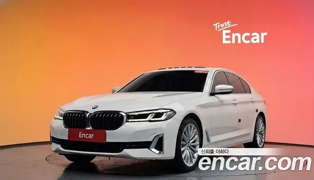 BMW 5 Series 2022 — Şəkil 34/36