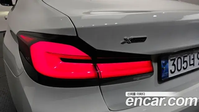 BMW 5 Series 2022 — Şəkil 20/36