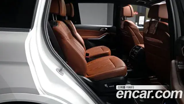 BMW X7 2024 — ფოტო 16/34