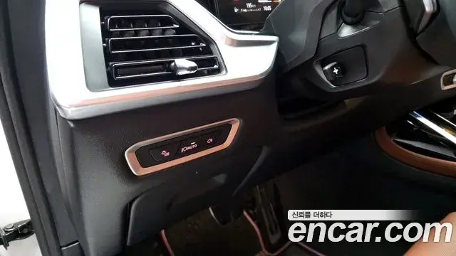 BMW X7 2024 — ფოტო 14/34