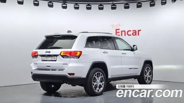 Jeep Grand Cherokee 2019 — Фото 2/20