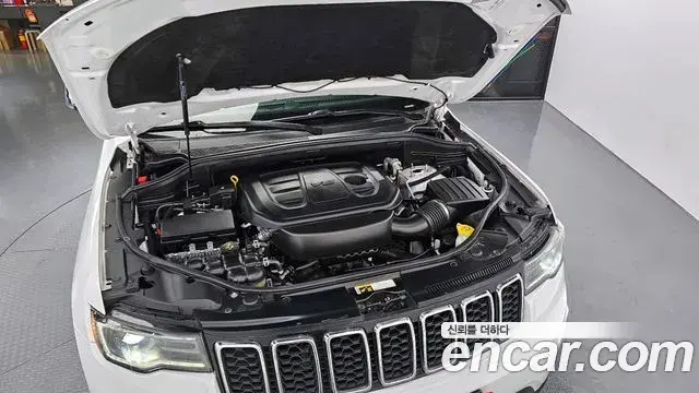Jeep Grand Cherokee 2019 — Фото 6/20