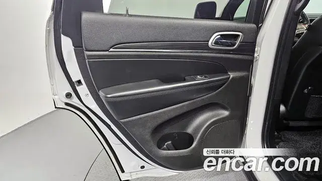Jeep Grand Cherokee 2019 — Şəkil 4/34