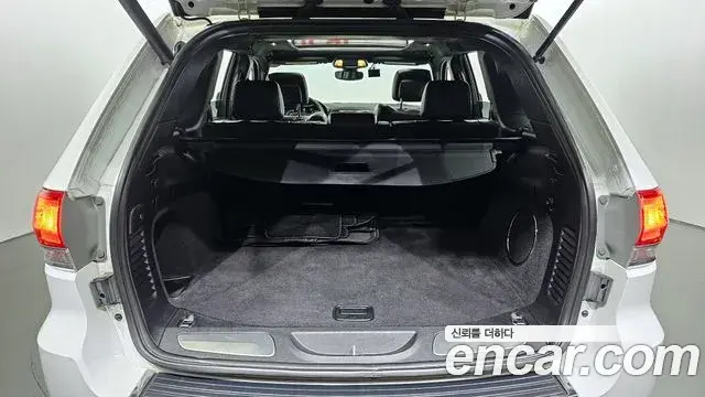 Jeep Grand Cherokee 2019 — Şəkil 19/34