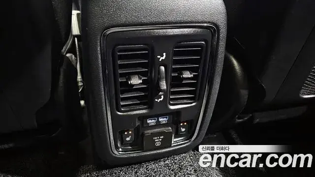 Jeep Grand Cherokee 2019 — Şəkil 28/34