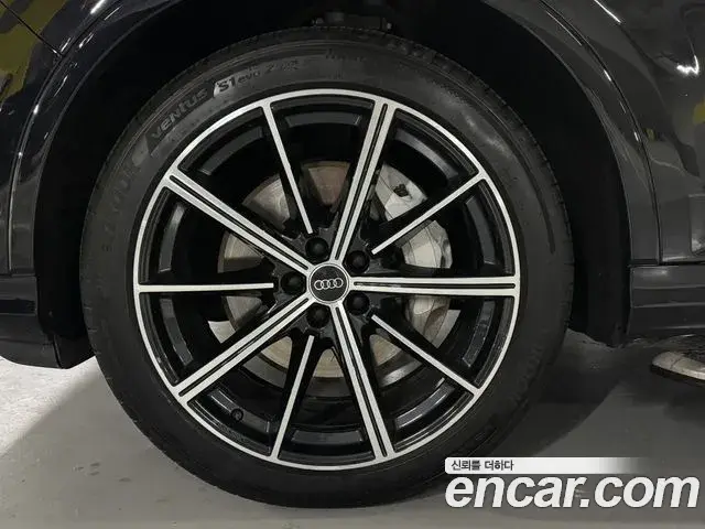 Audi Q7 2021 — ფოტო 20/20