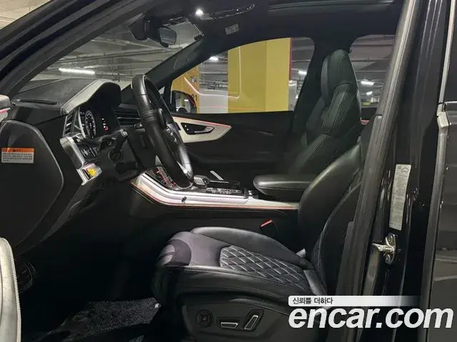 Audi Q7 2021 — ფოტო 17/20