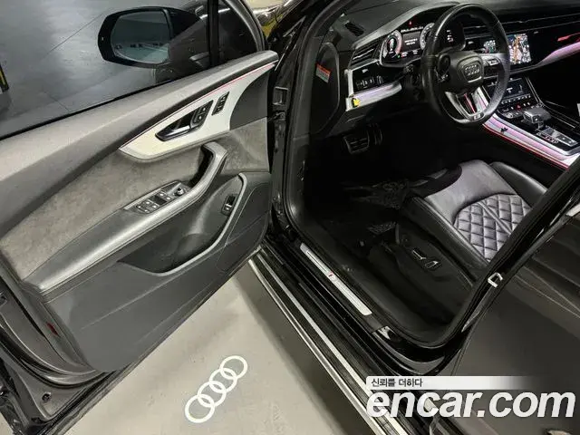 Audi Q7 2021 — ფოტო 2/20