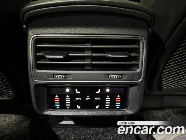 Audi Q7 2021 — ფოტო 14/20