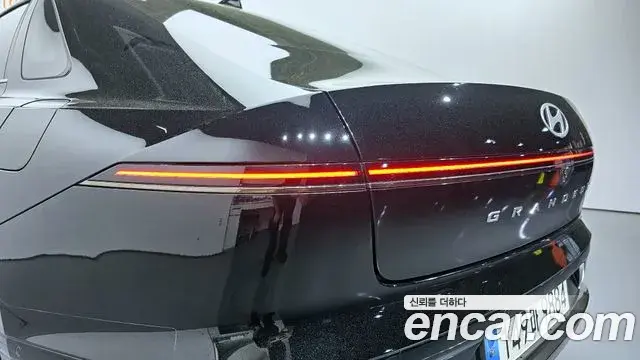 Hyundai Grandeur Hybrid 2023 — ფოტო 24/37
