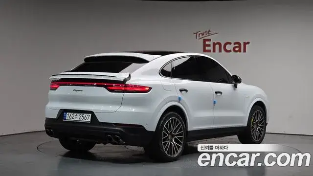Porsche Cayenne 2021 — Photo 2/32